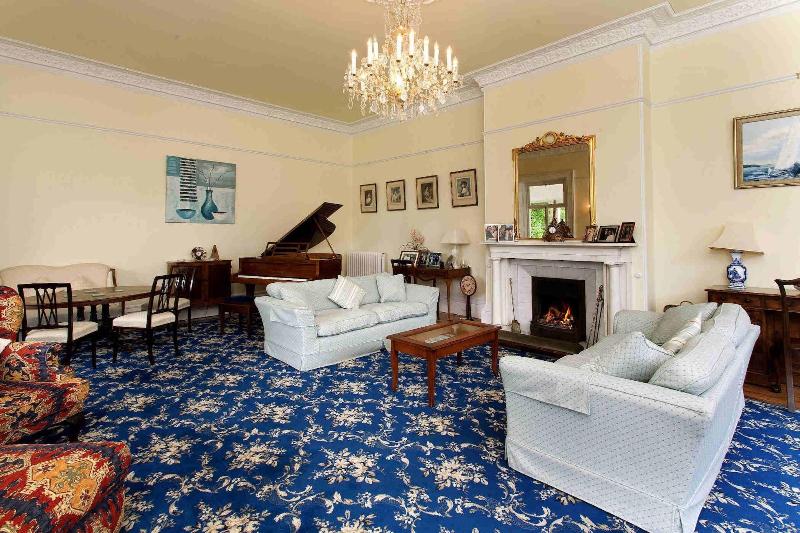 Hollybank House - Lobi