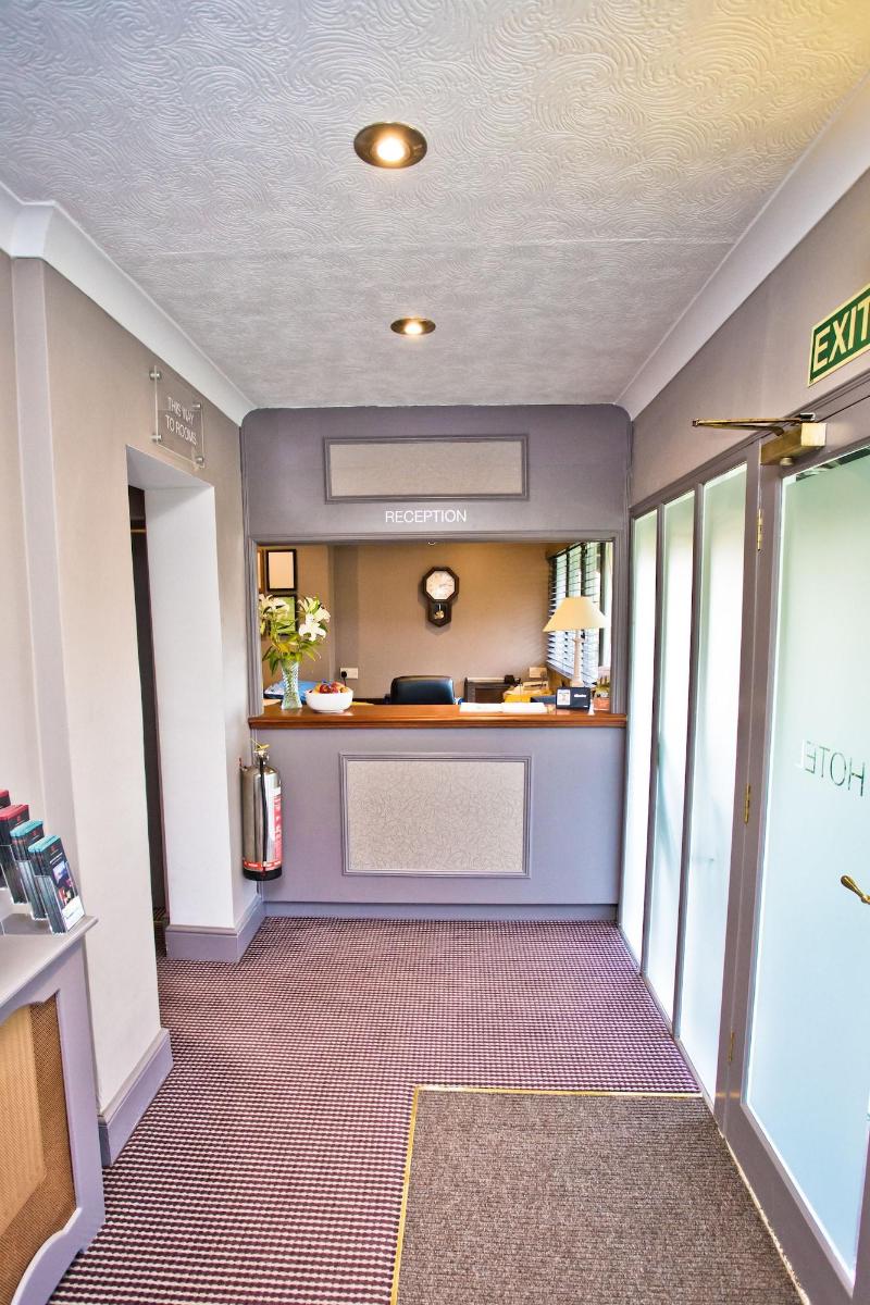 Wards Hotel - Lobi