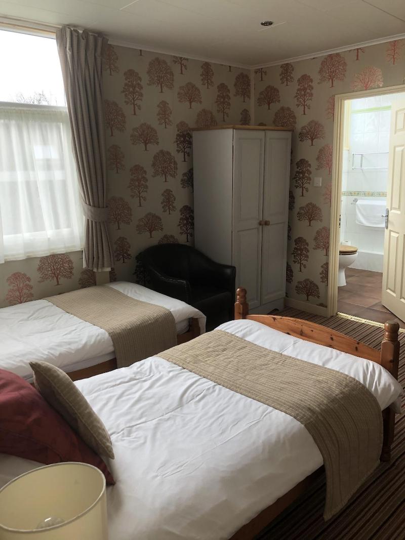 The Dog And Partridge Country Inn - Oda