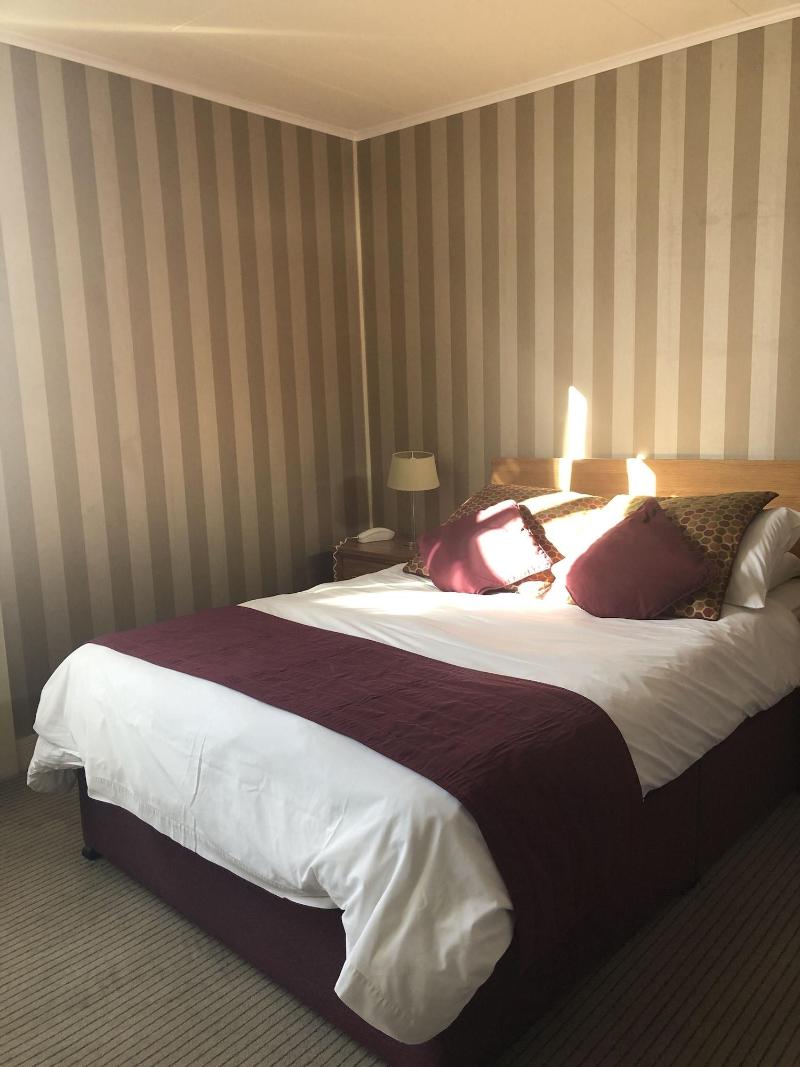 The Dog And Partridge Country Inn - Oda