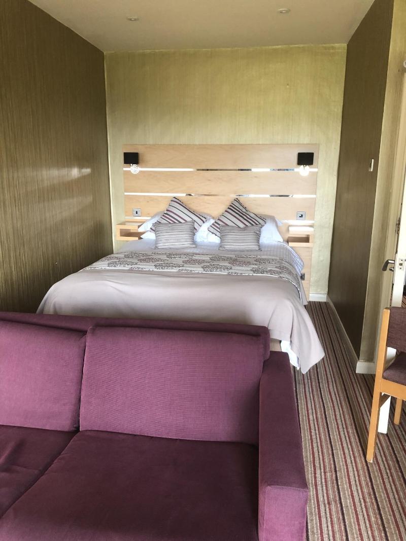The Dog And Partridge Country Inn - Oda