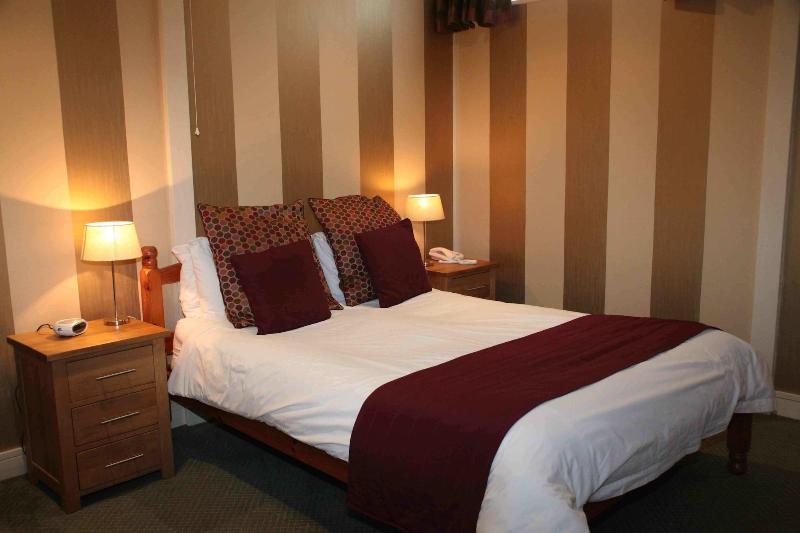 The Dog And Partridge Country Inn - Oda