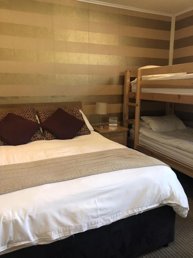The Dog And Partridge Country Inn - Oda