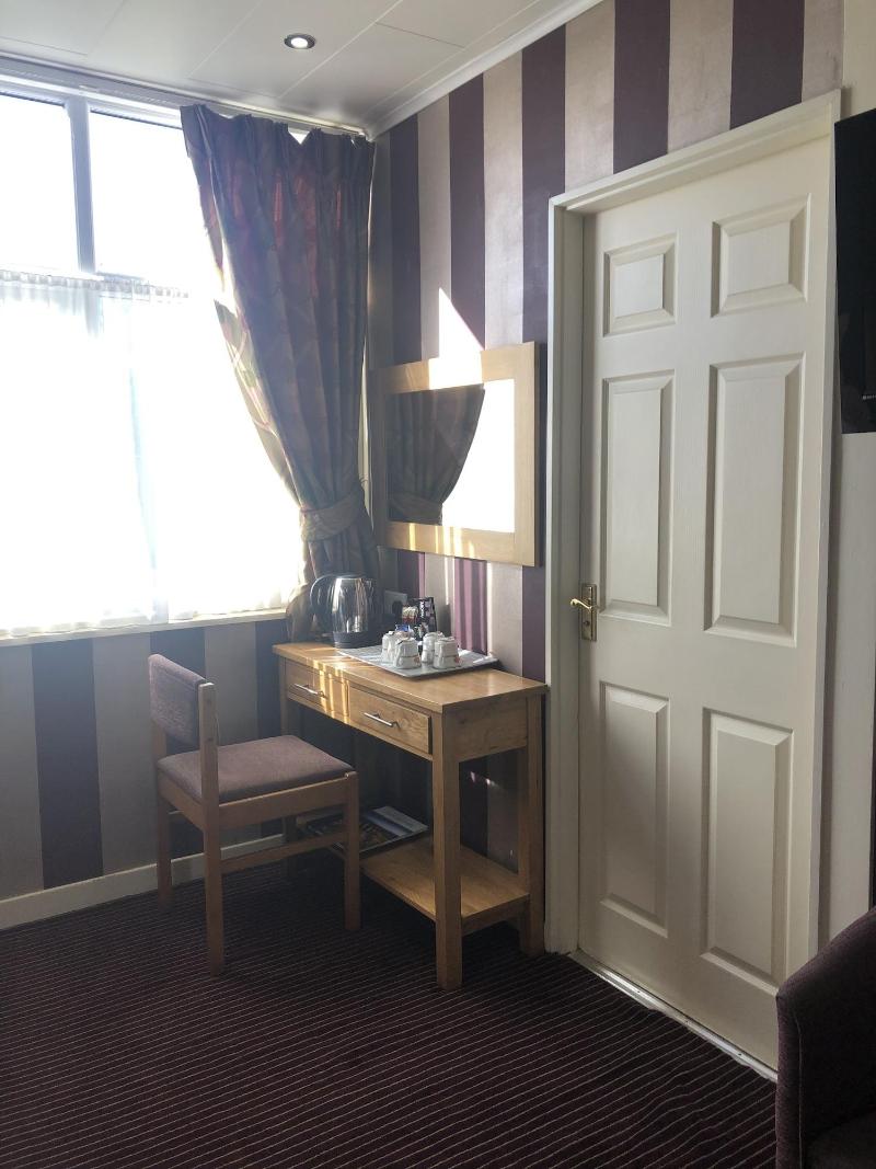 The Dog And Partridge Country Inn - Oda