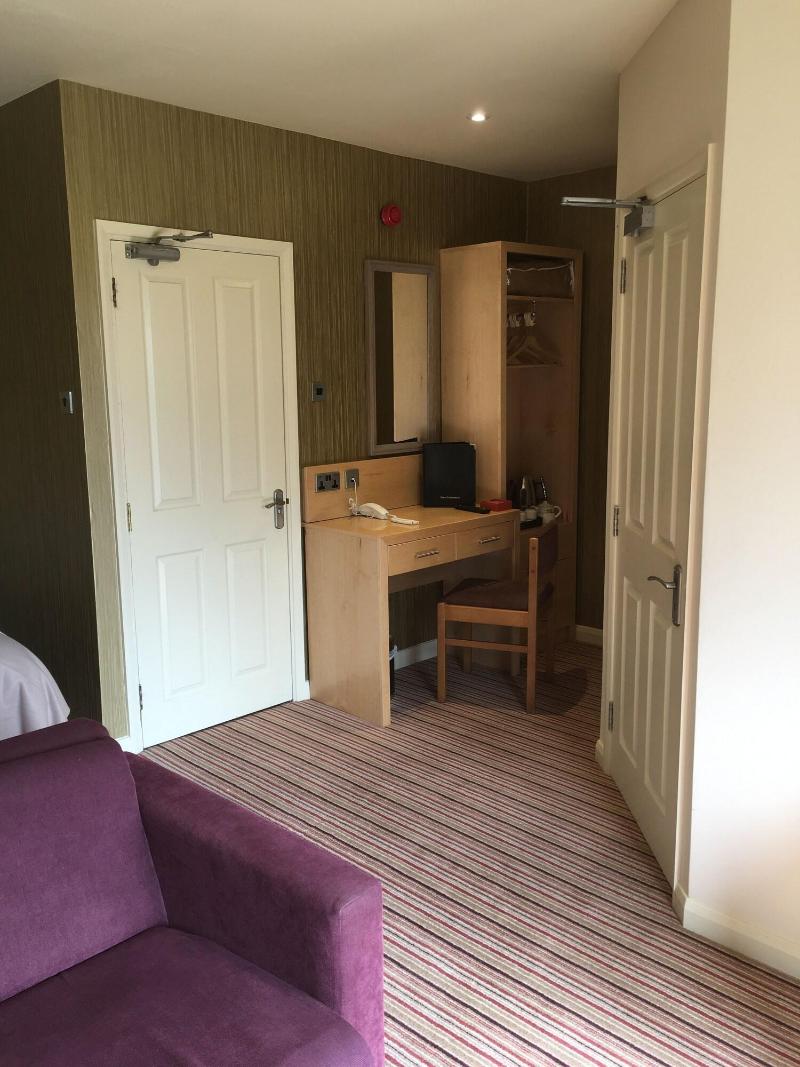 The Dog And Partridge Country Inn - Oda