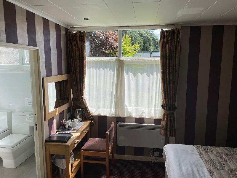 The Dog And Partridge Country Inn - Oda