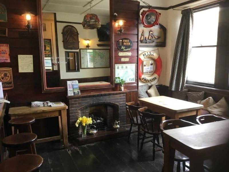 The Dock Inn - Bar