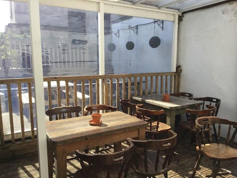 The Dock Inn - Genel