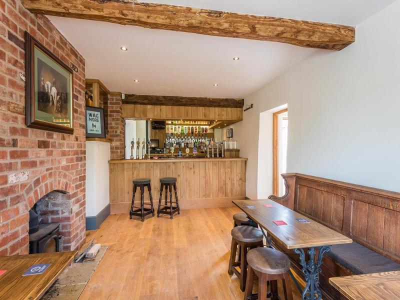 The Lodges At The Baiting House - Bar