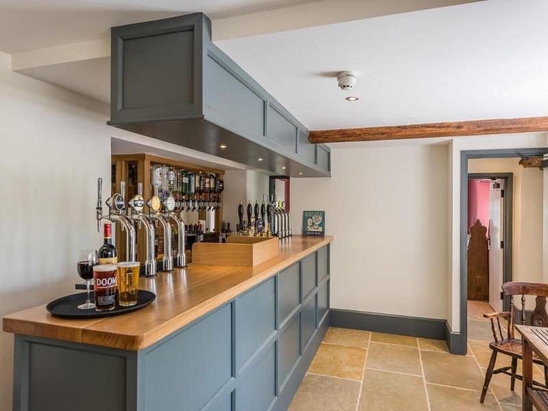 The Lodges At The Baiting House - Bar