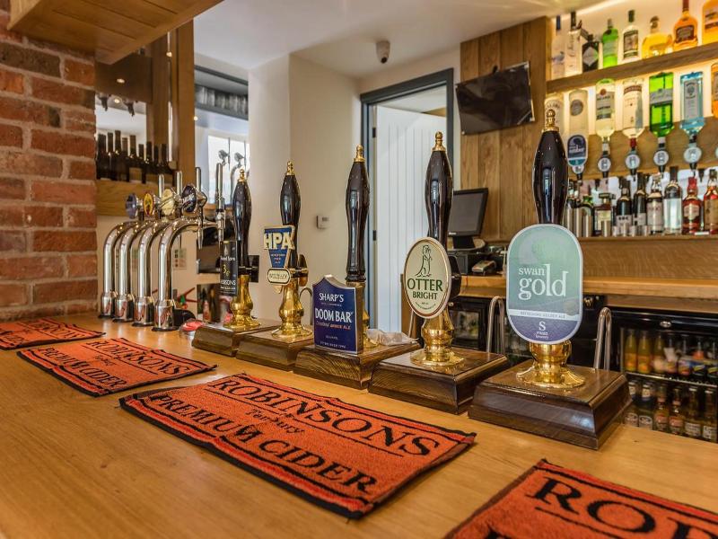 The Lodges At The Baiting House - Bar