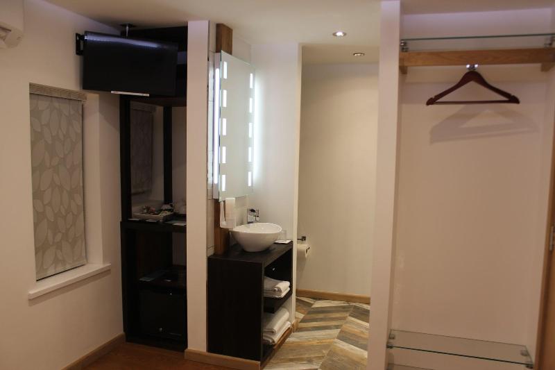 Rioshouse Henley - Oda
