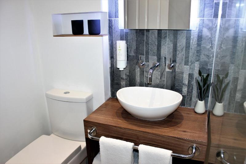 Rioshouse Henley - Oda