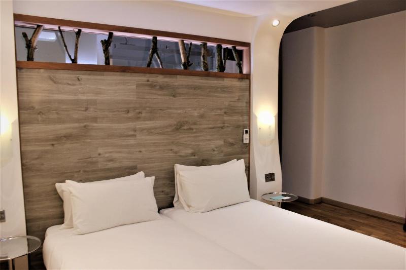 Rioshouse Henley - Oda