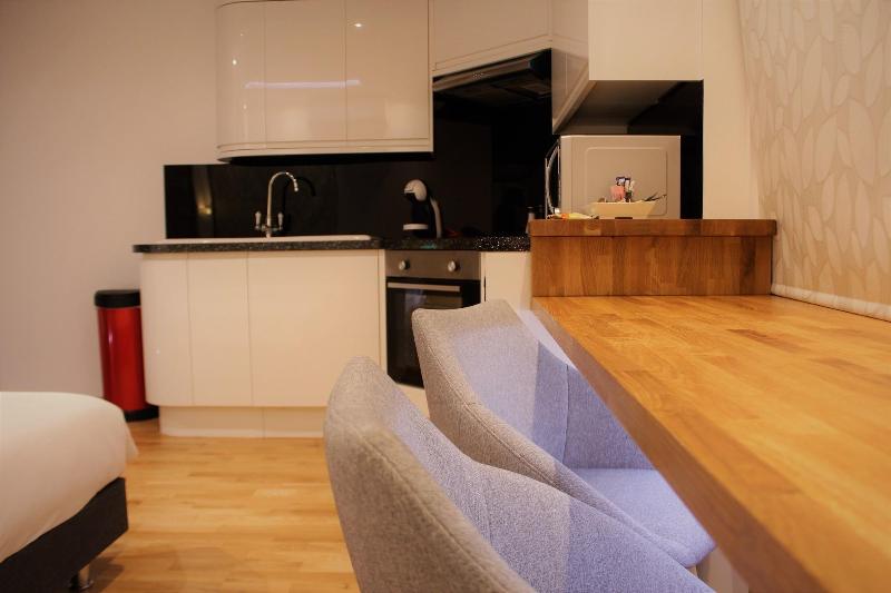 Rioshouse Henley - Oda