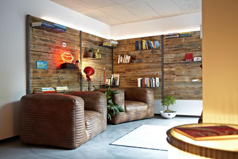 V-Hotel - Lobi