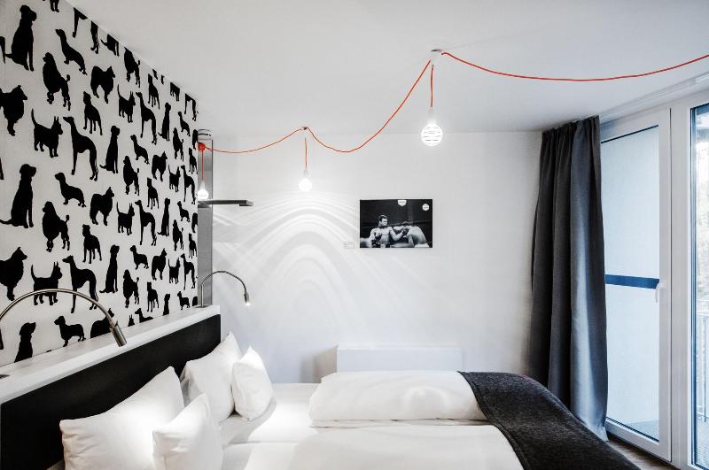 V-Hotel - Genel