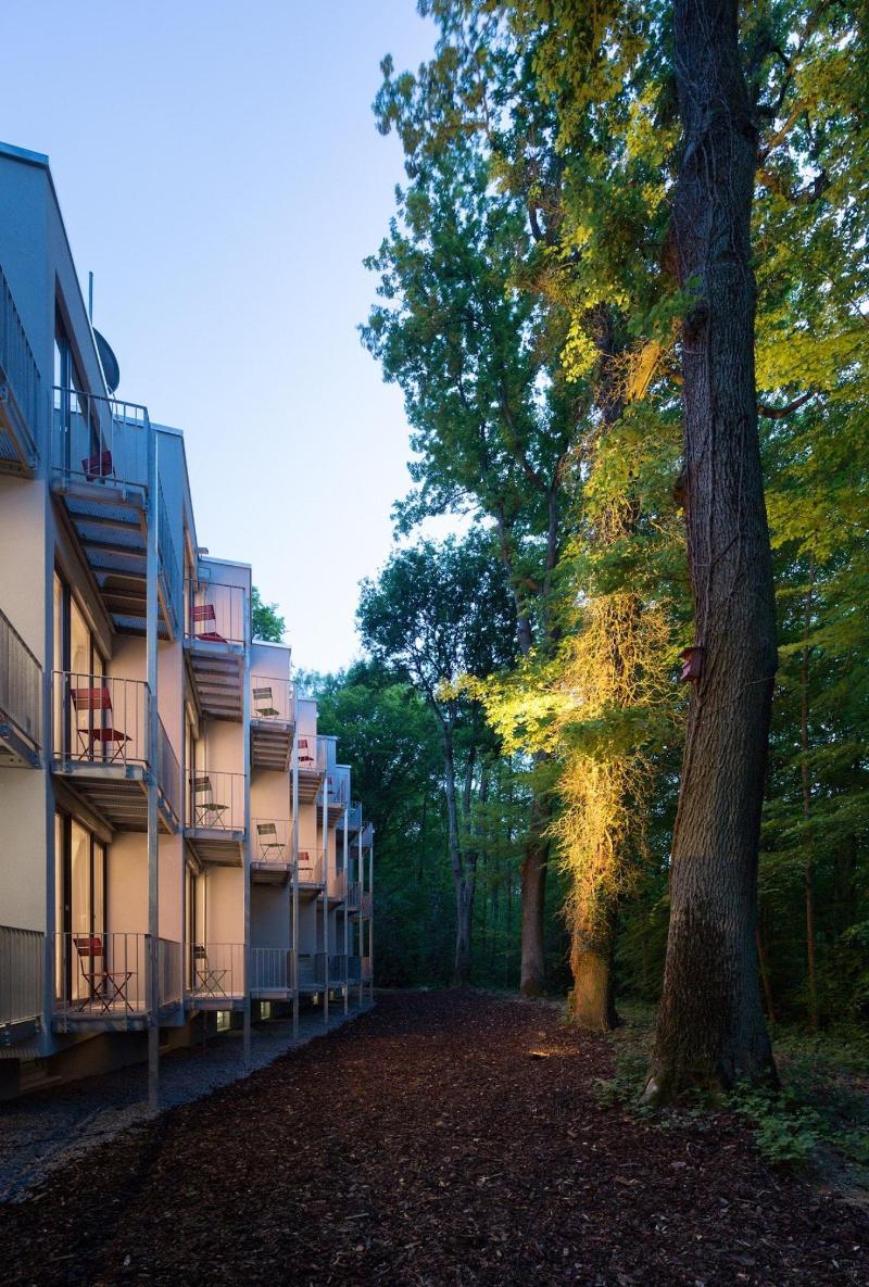 V-Hotel - Genel