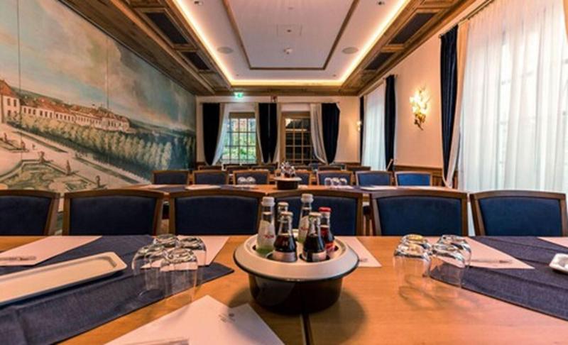 Hotel & Gaststätte zum Erdinger Weißbräu - Toplantı