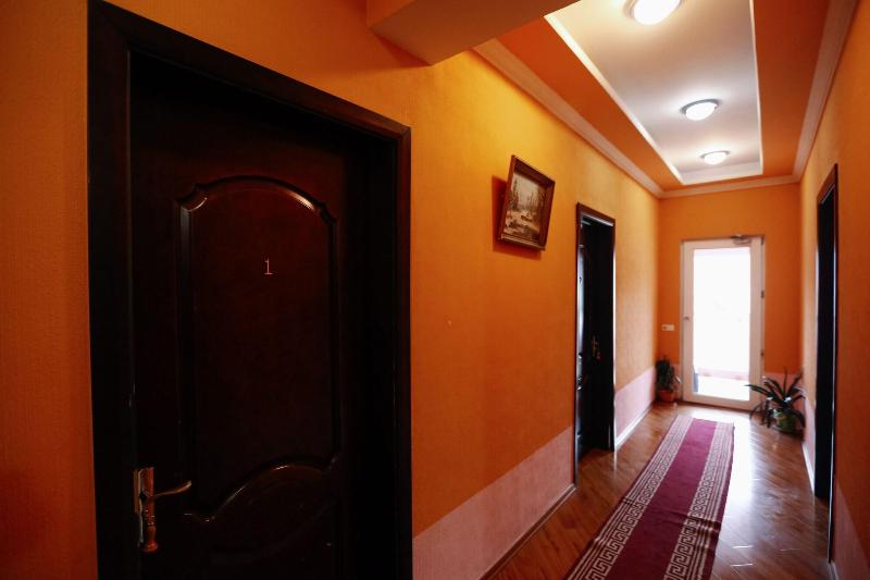 Hotel Isaka - Lobi