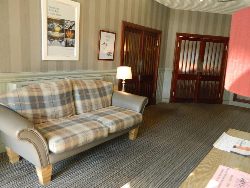 Red House Hotel - Lobi