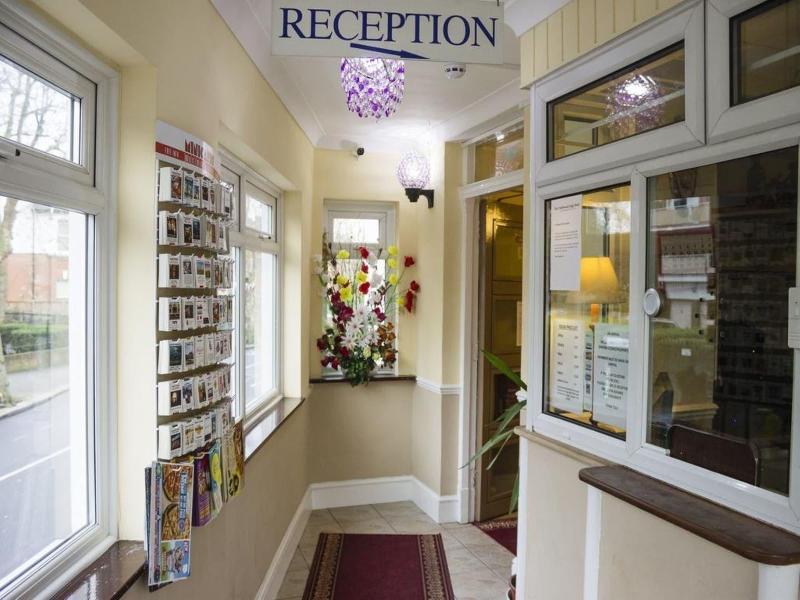 Cricklewood Lodge Hotel - Lobi