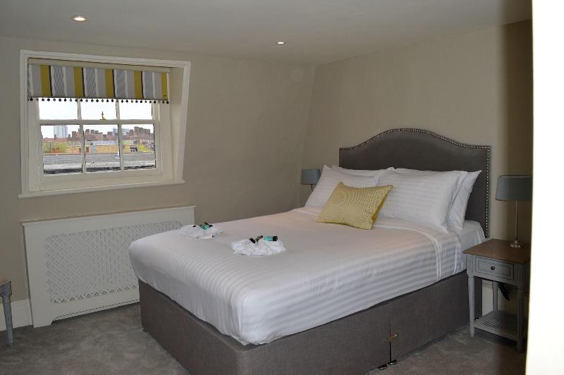 Flynns Pub & Guesthouse - Oda