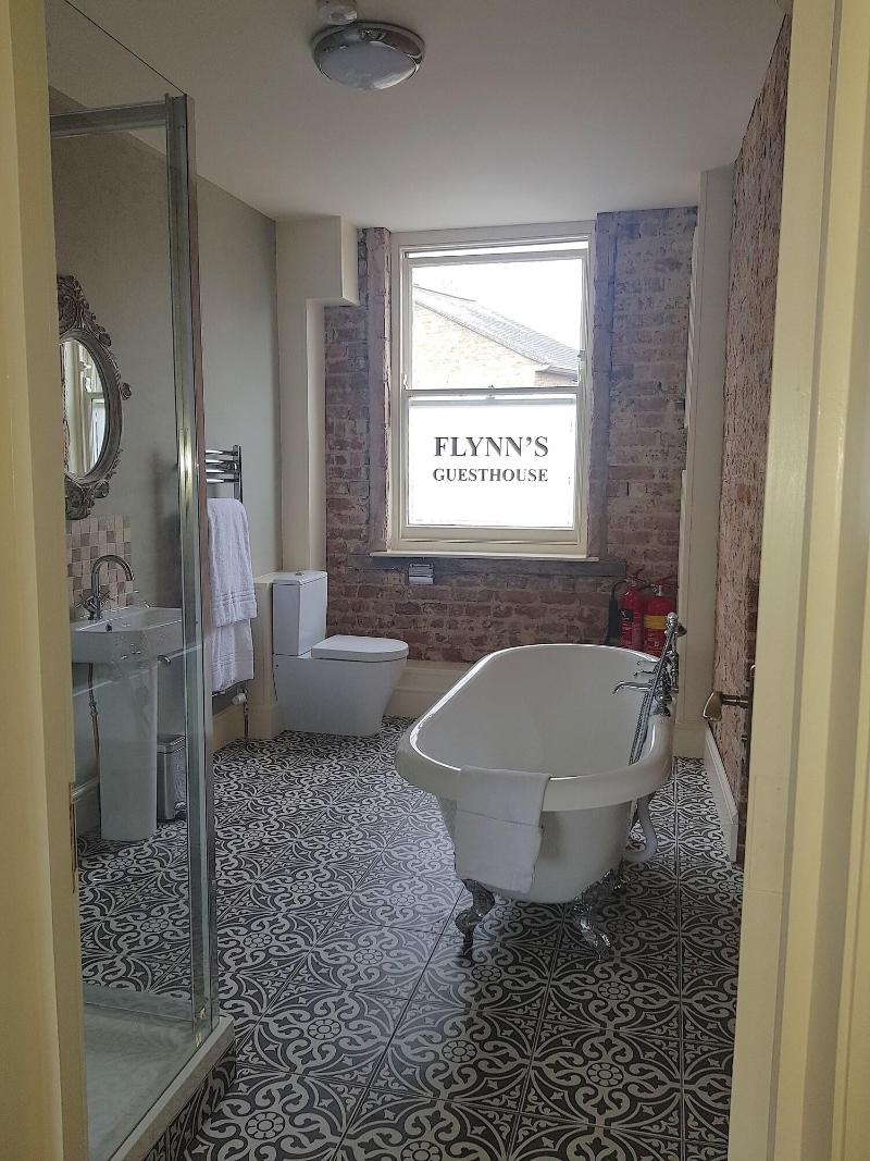 Flynns Pub & Guesthouse - Oda