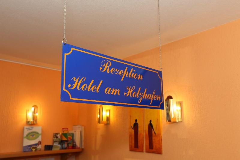 Café & Hotel am Holzhafen - Lobi