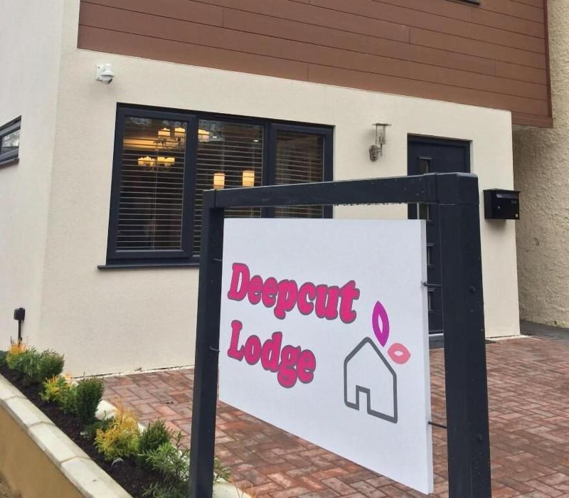 Deepcut Lodge Bed & Breakfast - Genel