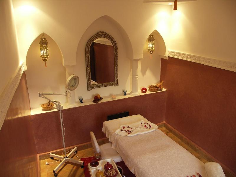Riad Elnoujoum - Aktivite