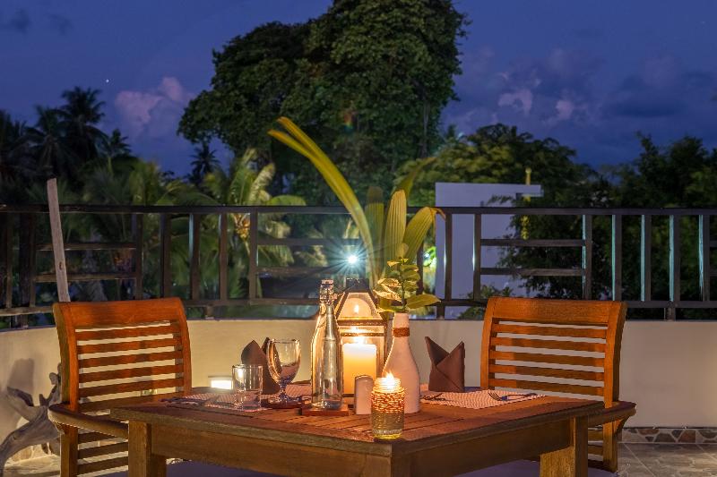 Kamadhoo Inn - Teras