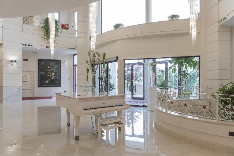Grand Hotel Biffy - Lobi