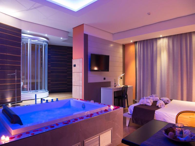 Grand Hotel Biffy - Genel
