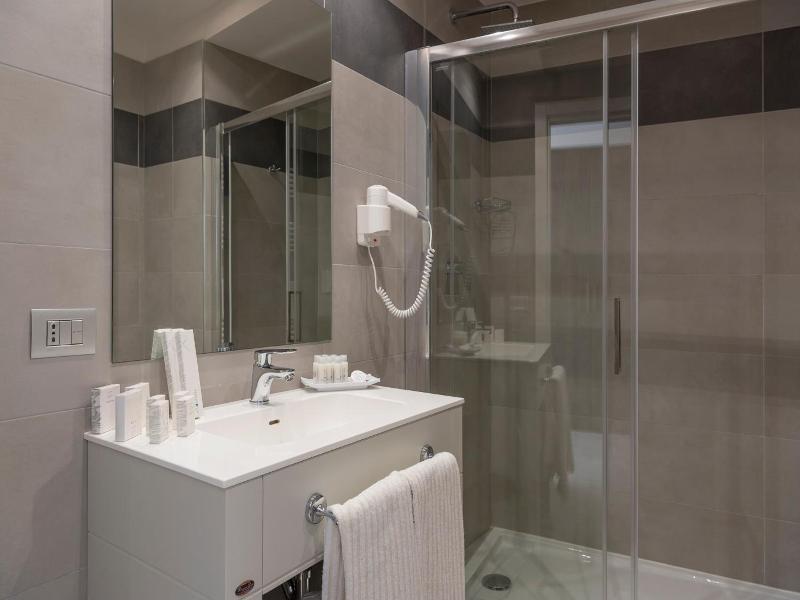 Grand Hotel Biffy - Genel