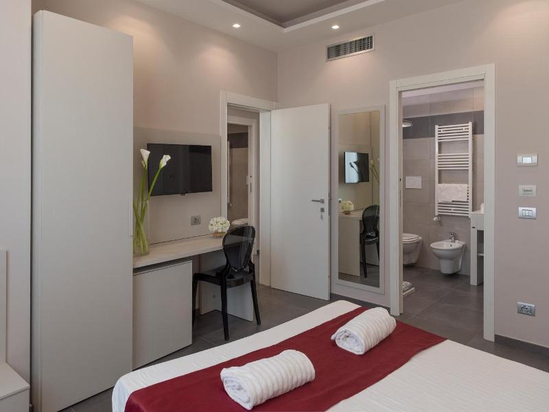 Grand Hotel Biffy - Genel