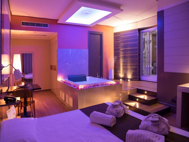 Grand Hotel Biffy - Genel