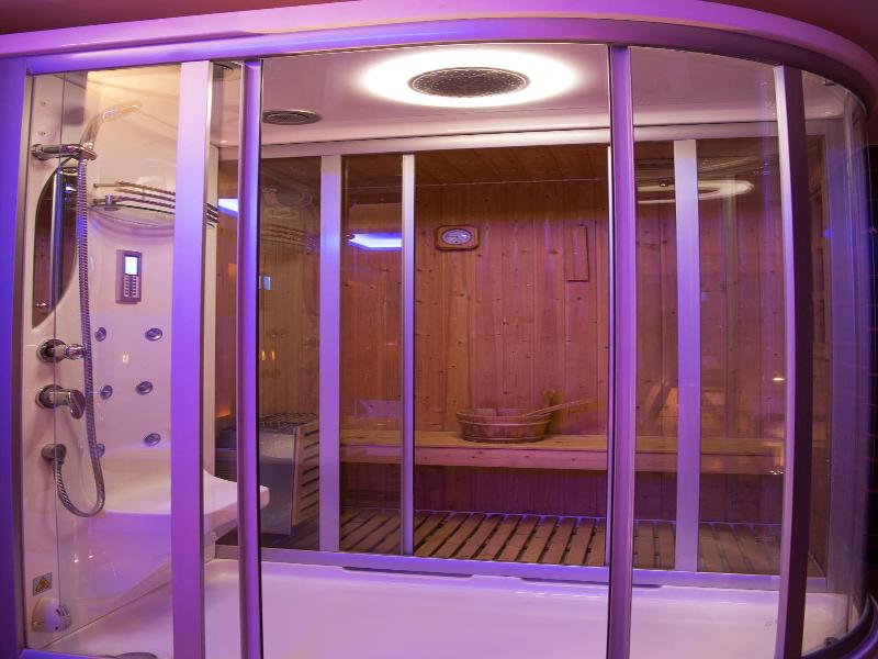 Grand Hotel Biffy - Genel
