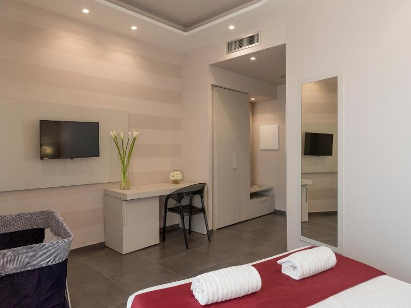 Grand Hotel Biffy - Genel