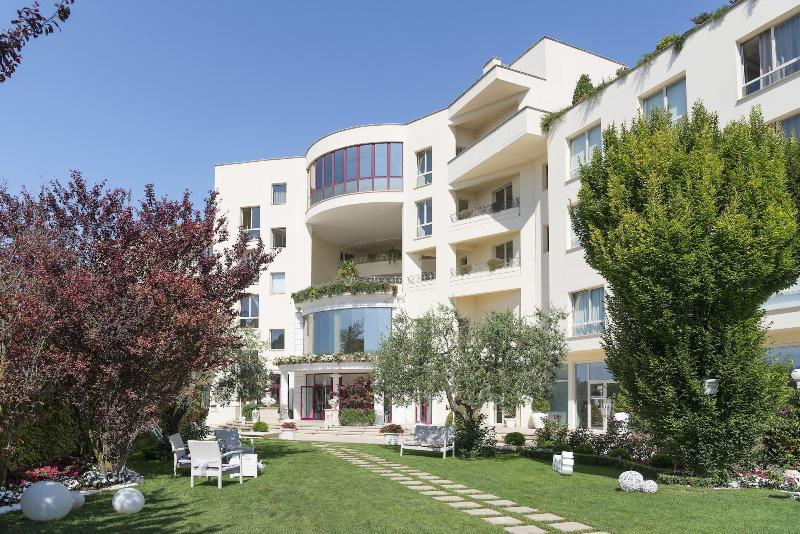 Grand Hotel Biffy - Genel