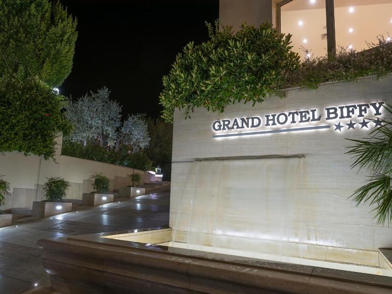 Grand Hotel Biffy - Genel