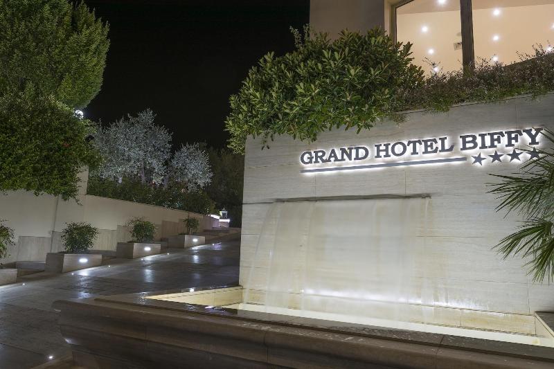 Grand Hotel Biffy - Genel