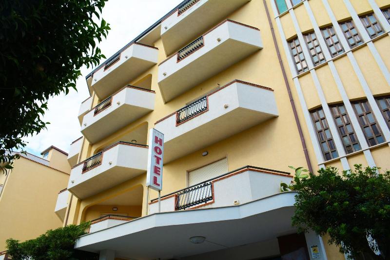 Castelvetere Hotel - Genel