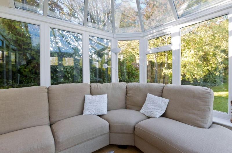 Leafy Suburban Bed & Breakfast - Lobi