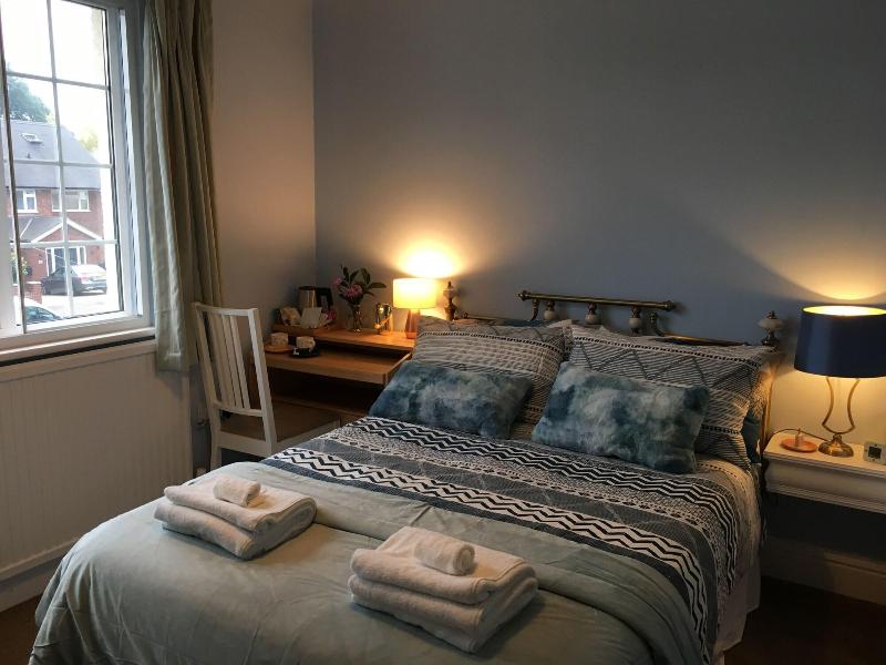 Leafy Suburban Bed & Breakfast - Oda