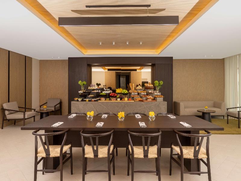 Avani Plus Palm View Dubai Hotel and Suites - Bar