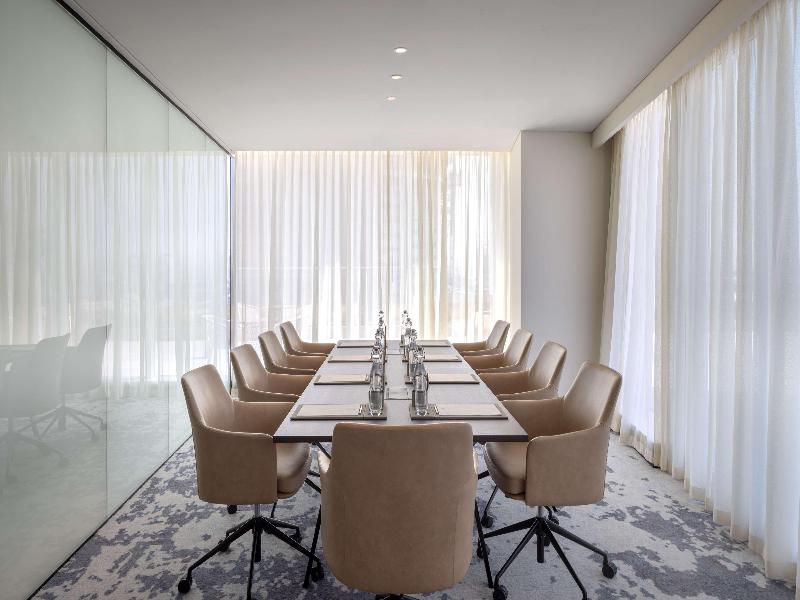 Avani Plus Palm View Dubai Hotel and Suites - Toplantı