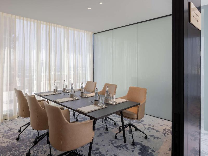 Avani Plus Palm View Dubai Hotel and Suites - Toplantı