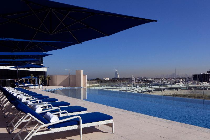 Avani Plus Palm View Dubai Hotel and Suites - Havuz