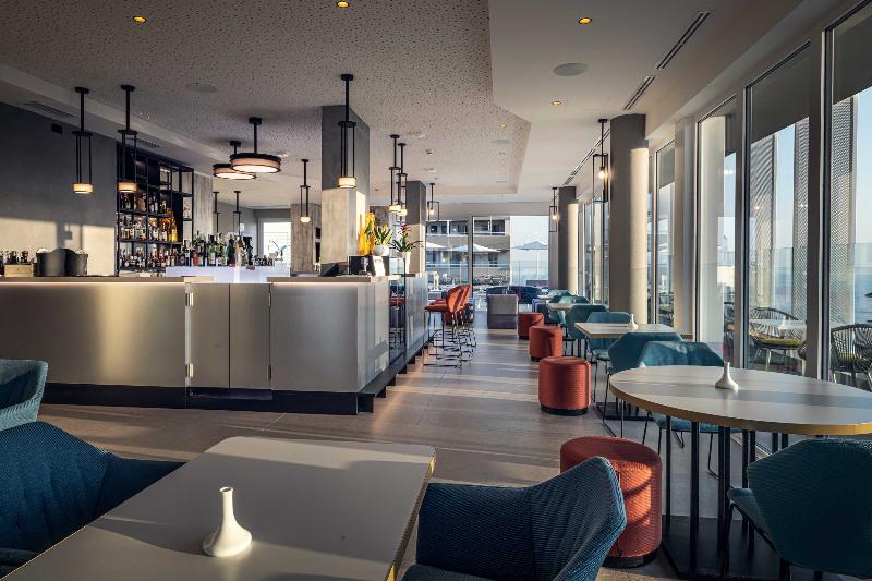 J44 Lifestyle Hotel - Bar
